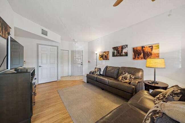 Building Photo - 3019 Alcazar Pl