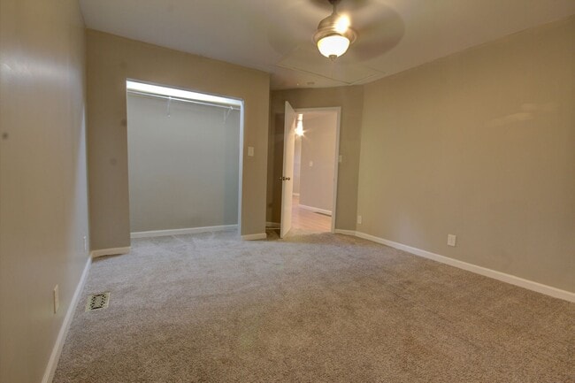 Building Photo - 4 bed, 2 bath home