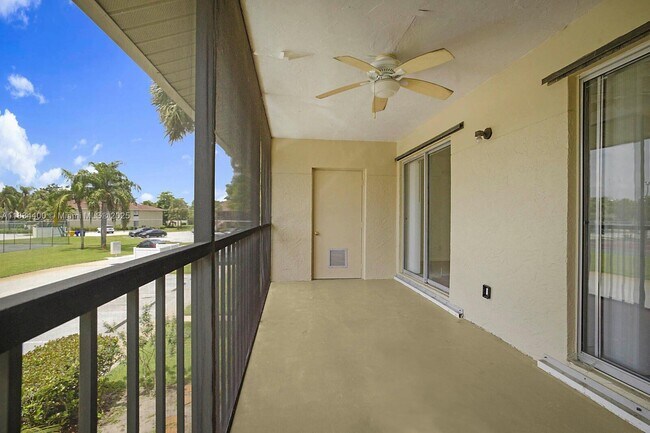 Building Photo - 6568 Chasewood Dr