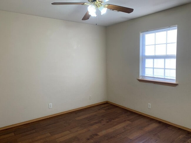 Building Photo - 4545 E Zora St