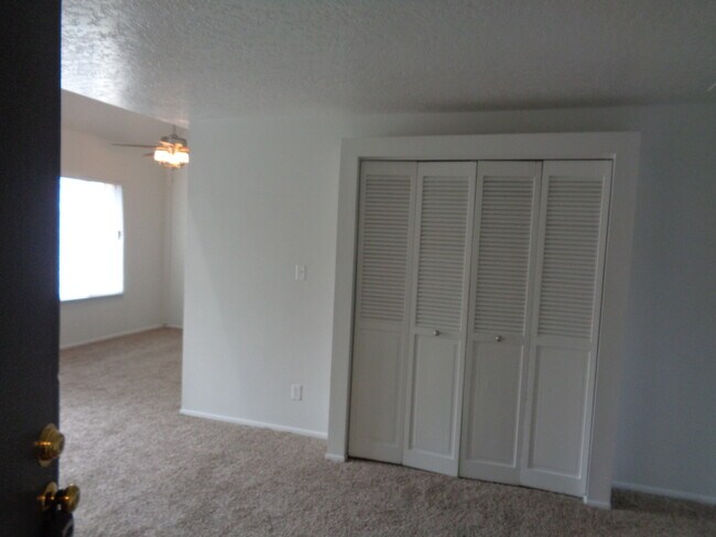 Building Photo - 495 E Creekside Cir