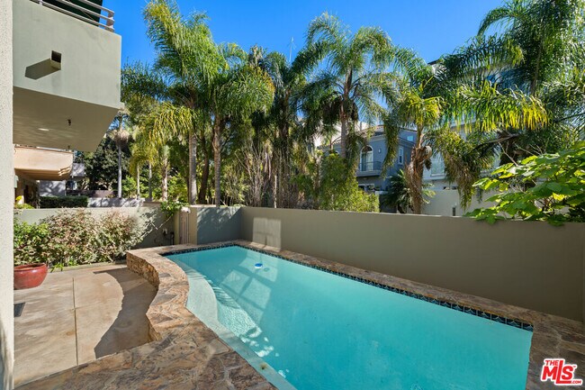 Building Photo - 143 Union Jack Mall