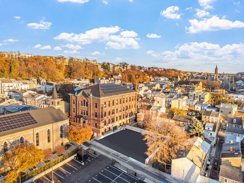 Building Photo - The Roe at Manayunk Apartments and Townhomes