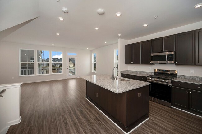 Building Photo - Close to everything! Skyline at Embrey Mill!