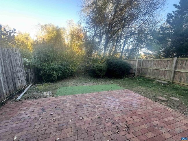 Building Photo - 933 Huntwood Ln