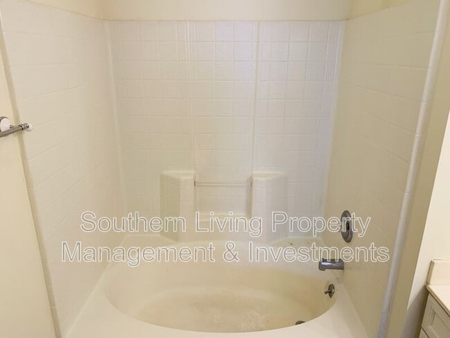 Building Photo - 9436 Elizabeth Townes Ln