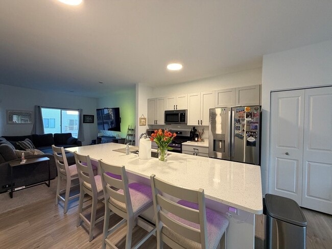 Building Photo - 235 Regency Ct