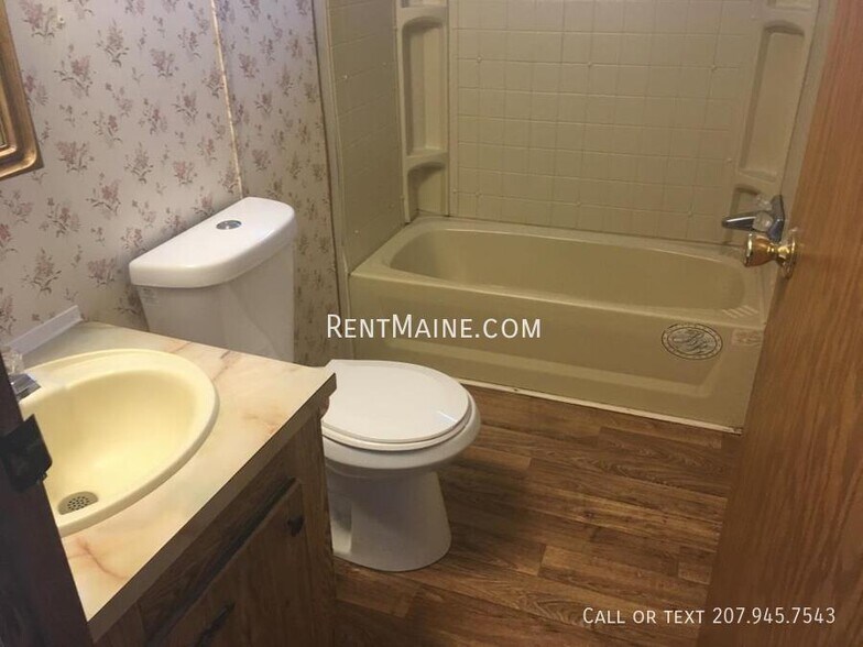 Building Photo - 715 College Ave