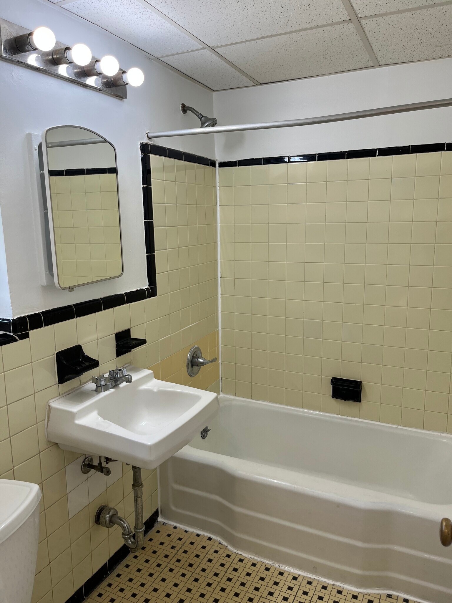 Building Photo - 15A Carolyn Ter