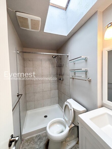 Building Photo - 5550 Lantana Cir
