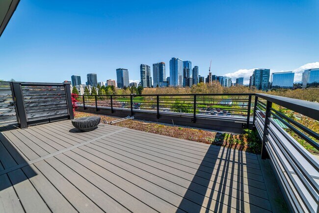 Building Photo - Park Central Townhomes - 4 Stories, 3 bedrooms, 31/2 bathrooms, 2 car garage and a rooftop deck w...