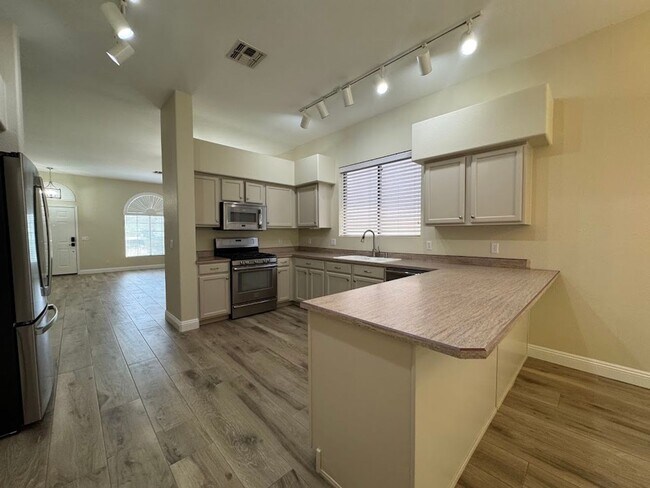 Building Photo - 4714 E Paso Trail