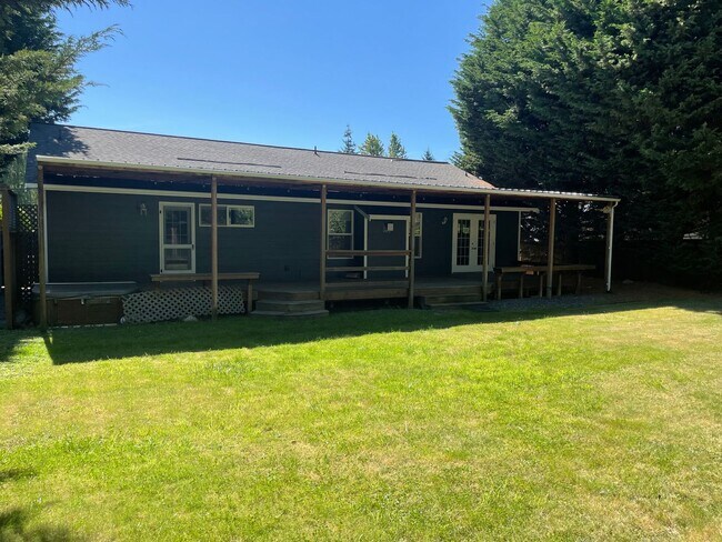 Building Photo - Single Level Holmes Harbor Charmer!