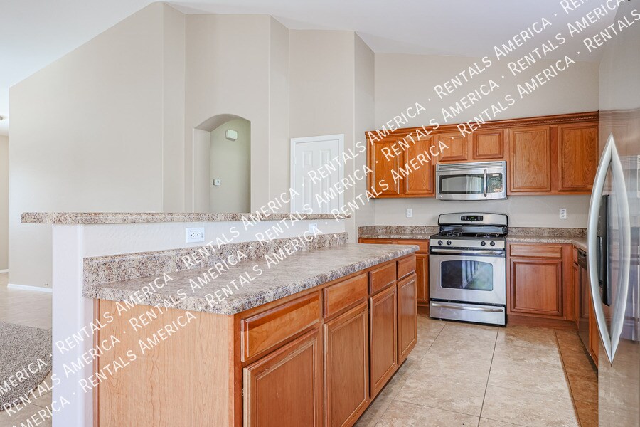 Building Photo - 17033 W Sonora St