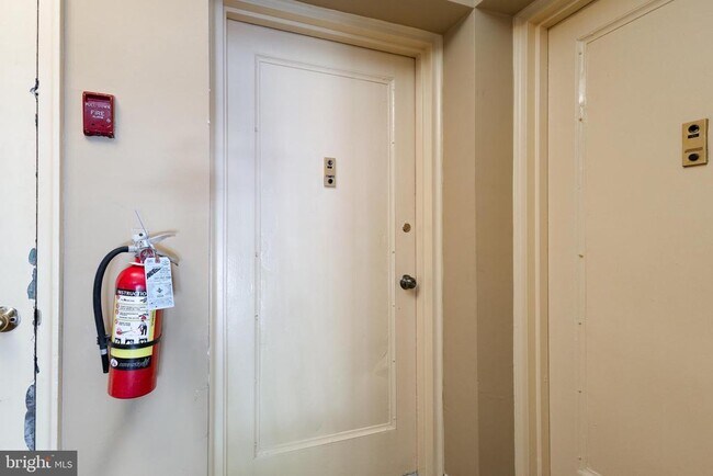 Building Photo - 3825 Davis Pl NW