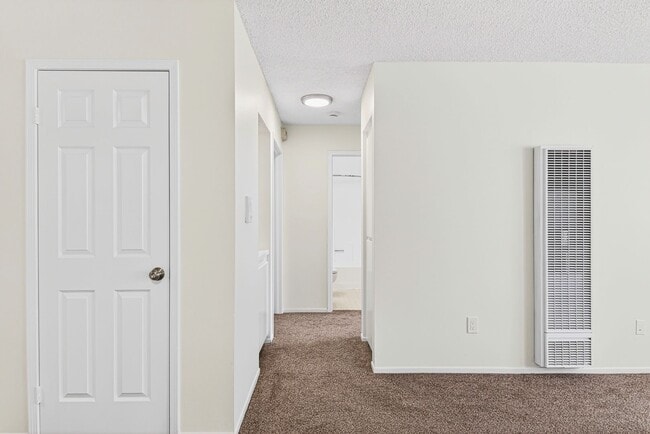 Interior Photo - 1075 Loma Ave