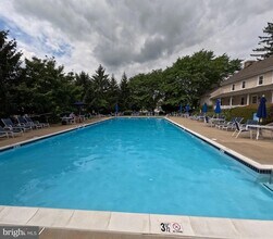 Building Photo - 957 Pinehurst Dr