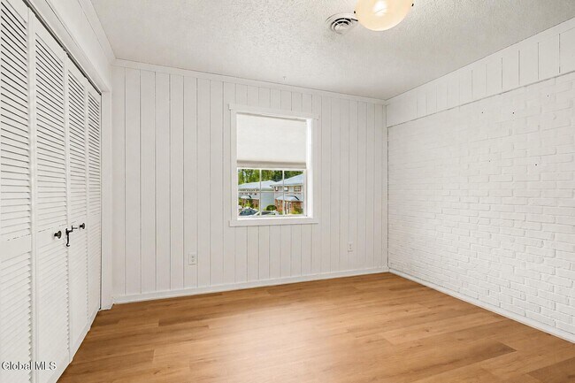 Building Photo - 25A Pine Ln