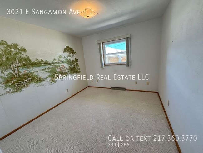 Building Photo - 3021 E Sangamon Ave