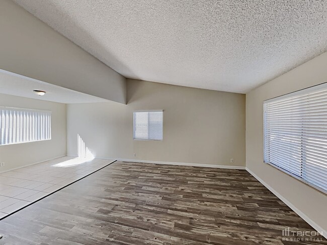 Building Photo - 2343 Lone Pine Dr