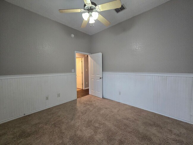 Building Photo - 5609 Hunters Ridge Trail