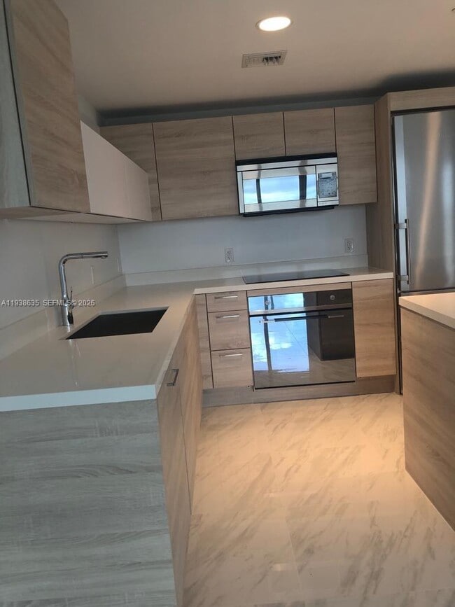 Building Photo - 16385 Biscayne Blvd