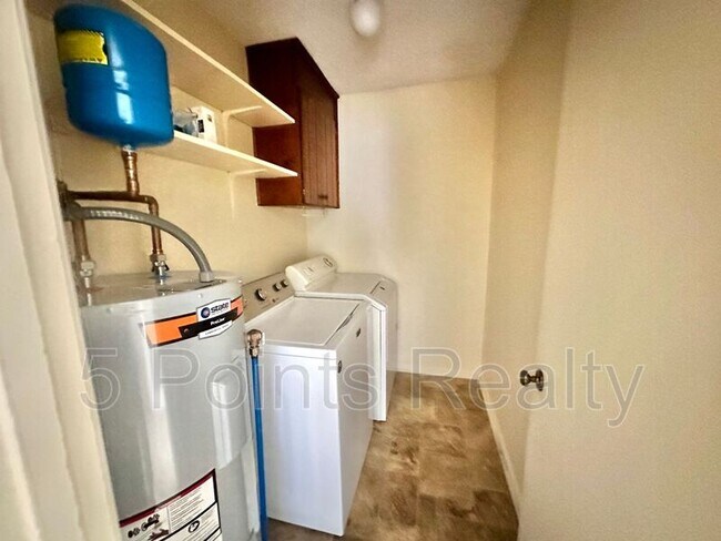 Building Photo - 102 Susan Ct