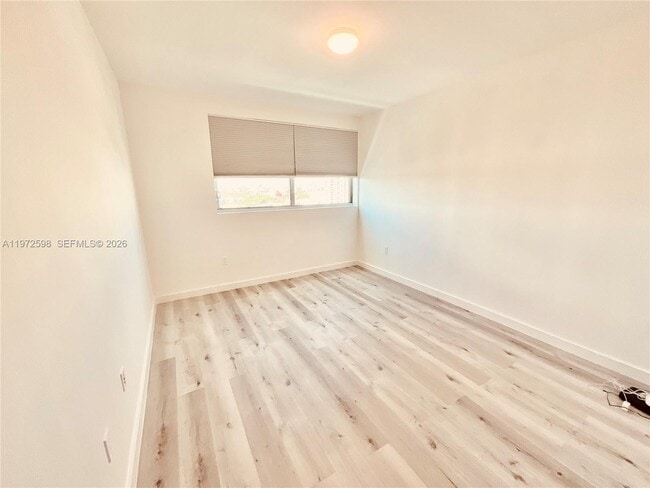 Building Photo - 1600 SW 1st Ave