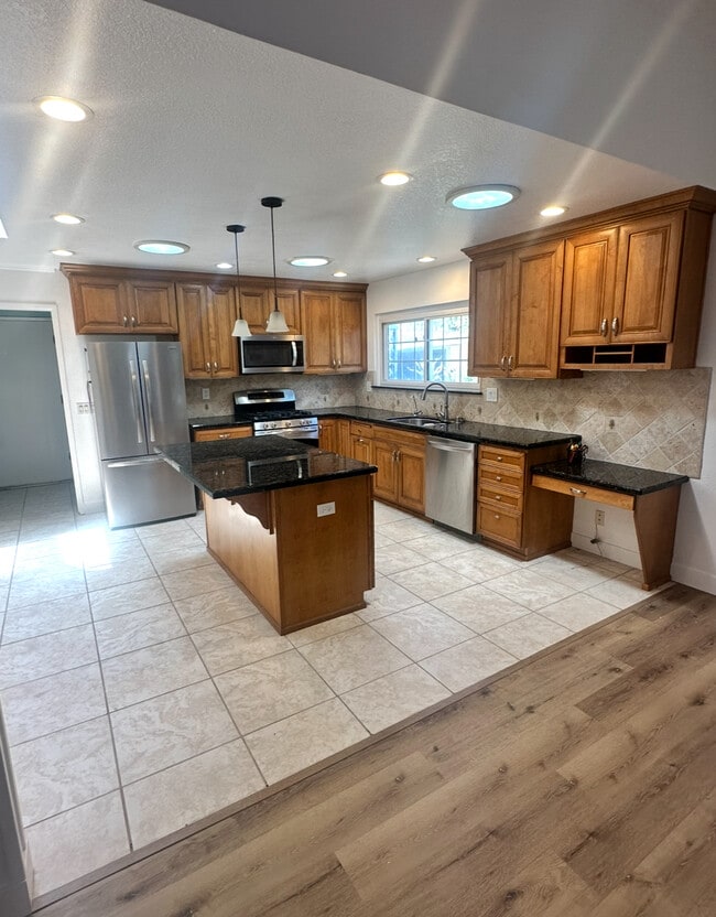 Building Photo - 1701 Ventura Way