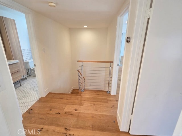 Building Photo - 20 Senisa