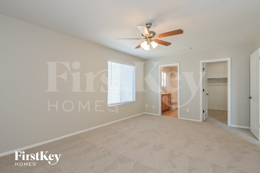 Building Photo - 1320 S Woodbine Ln