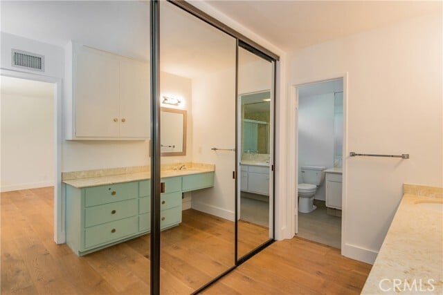 Building Photo - 13104 Magnolia Blvd