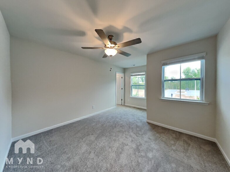 Building Photo - 136 Royal Star Wy