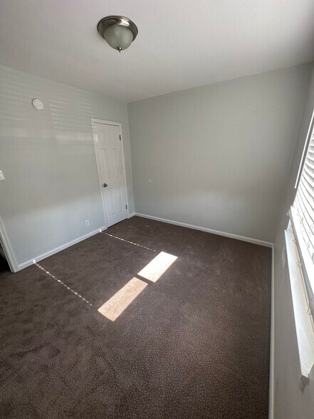 Building Photo - 761 S 1000 E