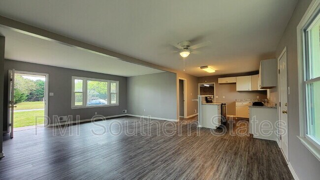 Building Photo - 104 Madison Cir