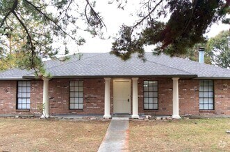 Building Photo - SPACIOUS NEWLY RENOVATED HOUSE