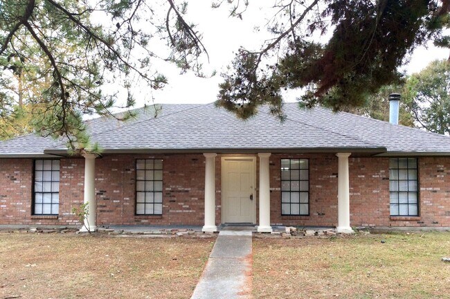 Primary Photo - SPACIOUS NEWLY RENOVATED HOUSE