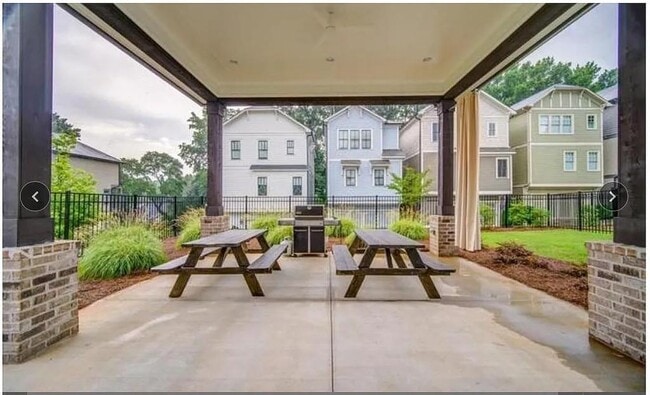 Building Photo - 830 Grove Bnd