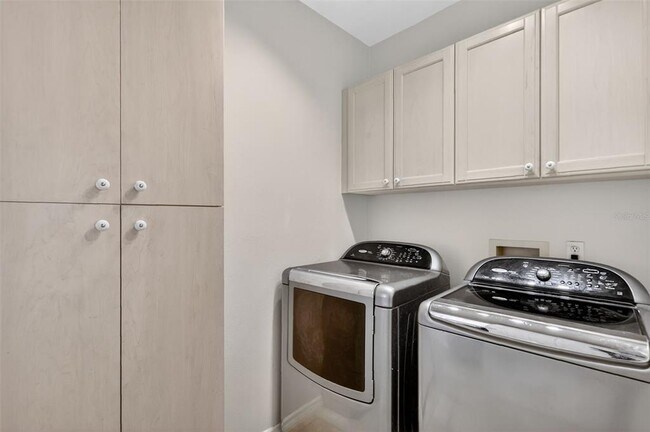 Building Photo - 618 High Point Dr