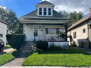 Building Photo - 98 Freund St