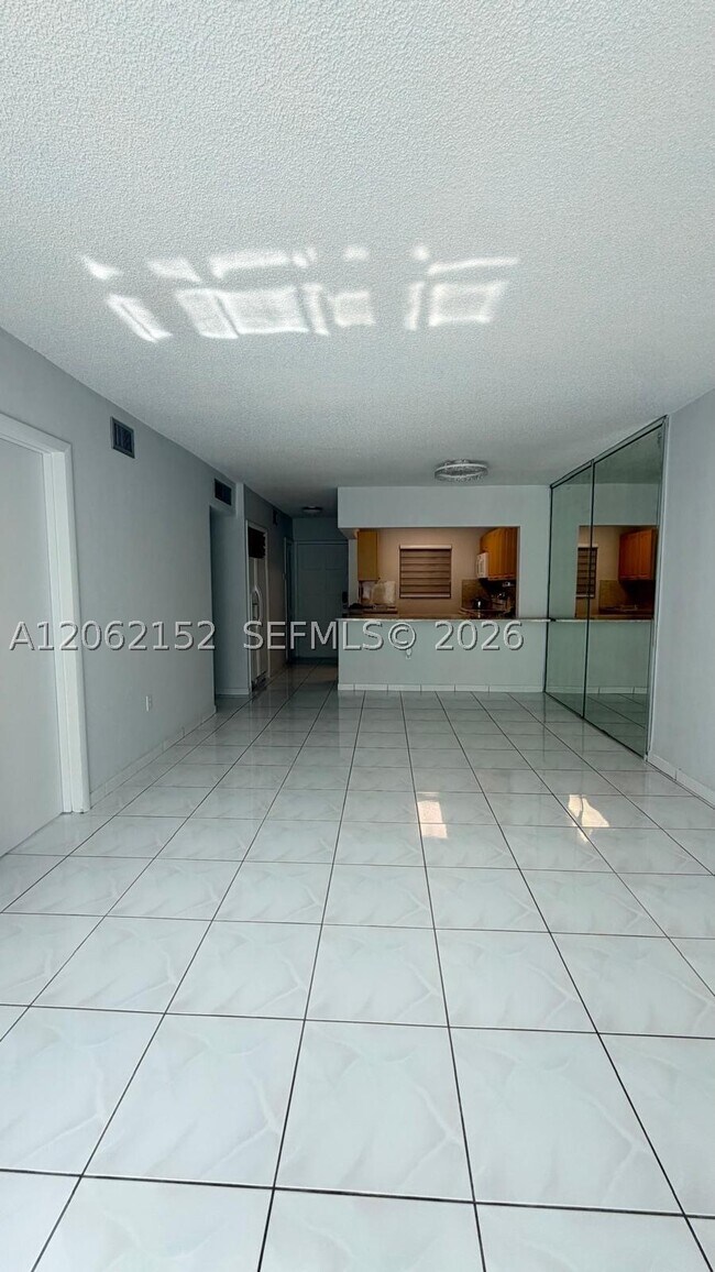 Building Photo - 120 Royal Palm Rd