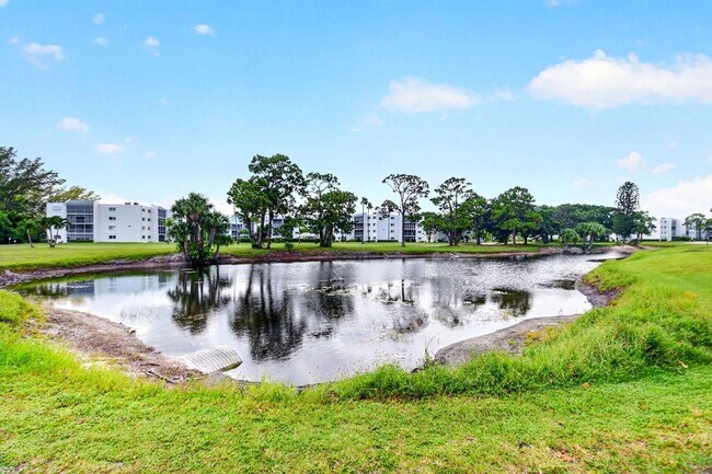 Building Photo - 3425 Via Poinciana