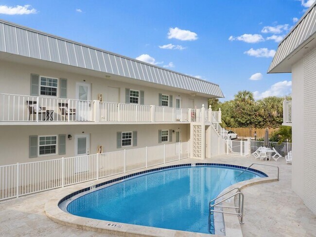 Building Photo - 900 Jasmine Ln