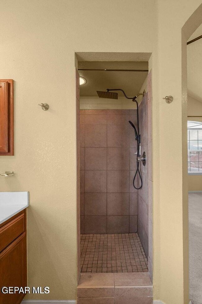 Building Photo - 6417 Kenmore St