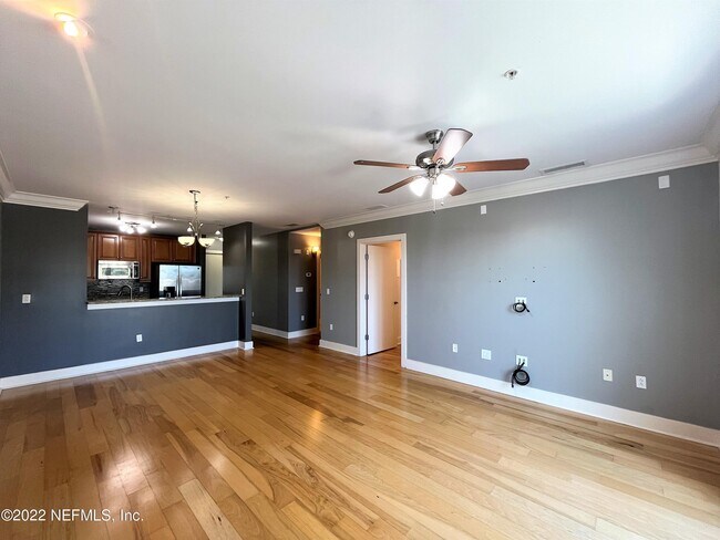 Building Photo - 1661 Riverside Ave