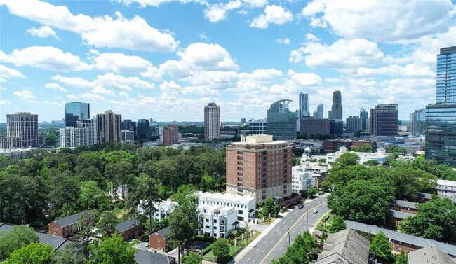 Building Photo - Prime Residence with fabulous amenities in the heart of Buckhead