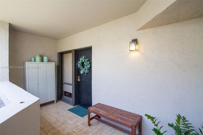 Building Photo - 181 Crandon Blvd