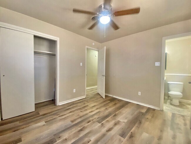 Building Photo - Great 3 bed 2bath 1 car garage now available