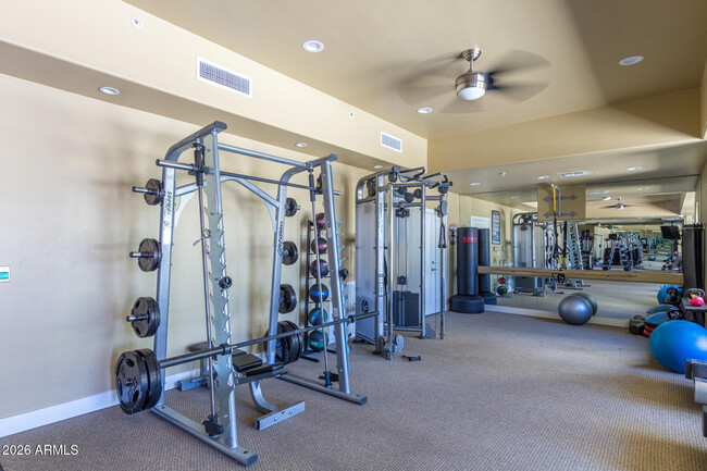 Building Photo - 945 E Playa Del Norte Dr