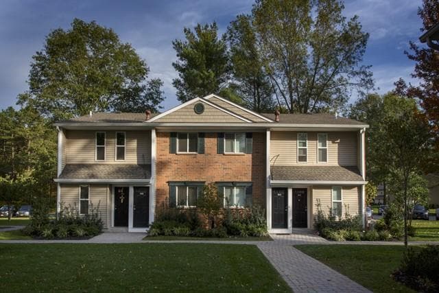 Building Photo - 9 Country Club Dr